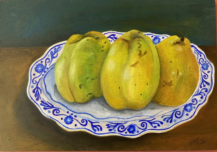 Quince on blue and white plate par Lorna Hope