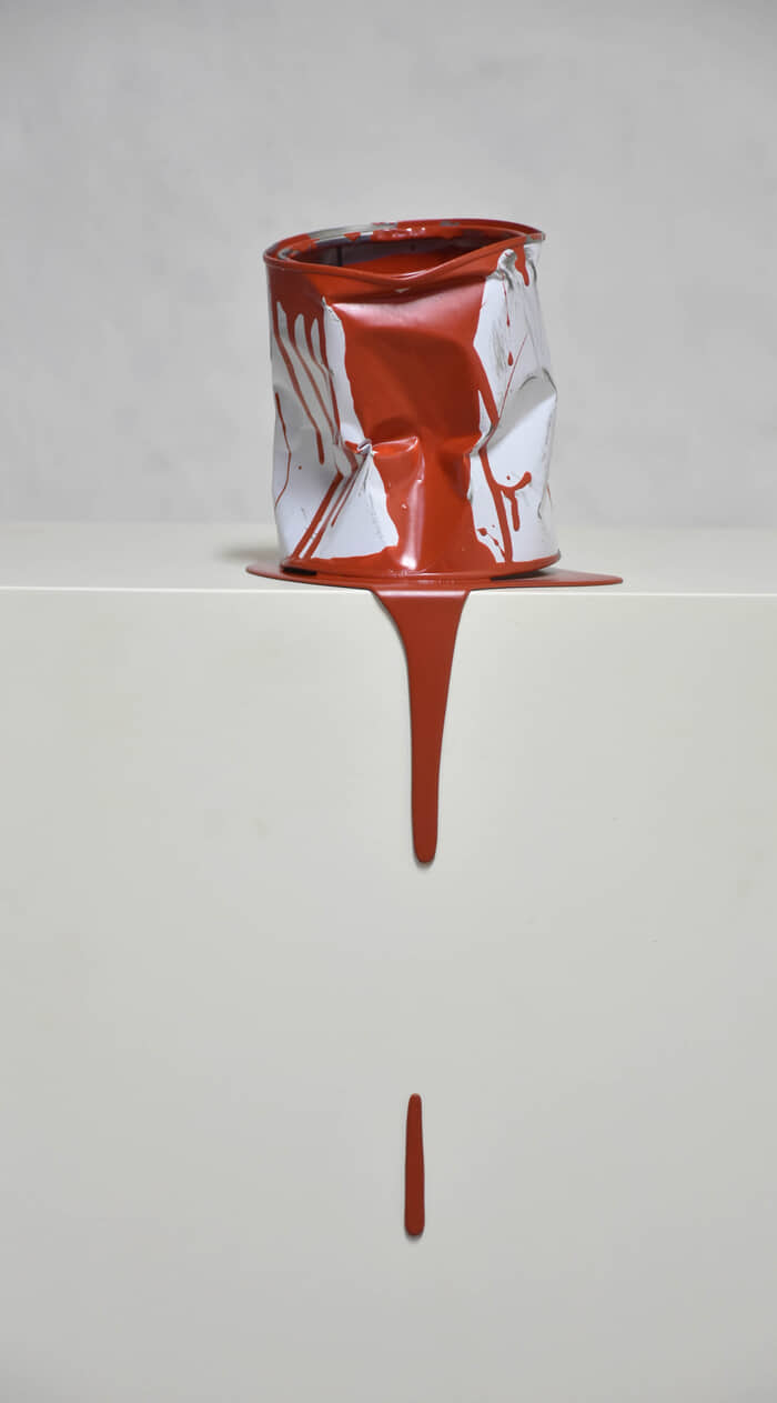 Le vieux pot de peinture rouge by Yannick Bouillault