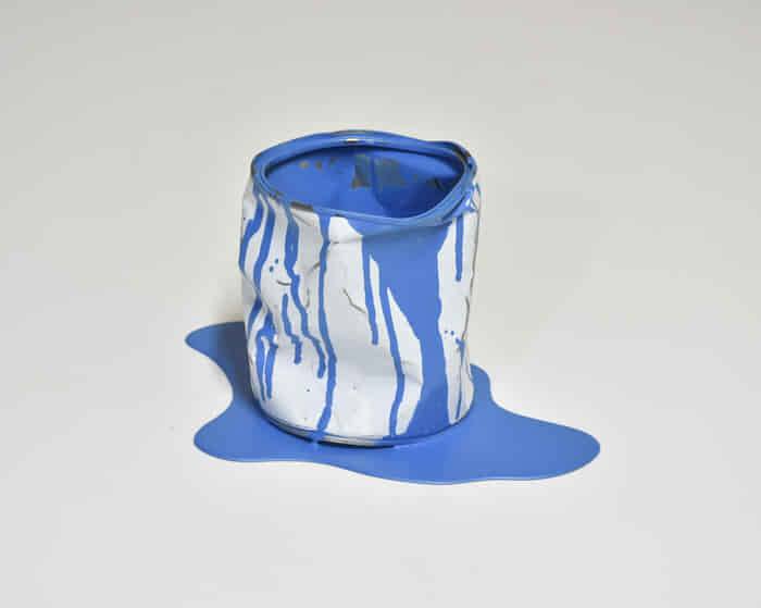 Le vieux pot de peinture bleu par Yannick Bouillault