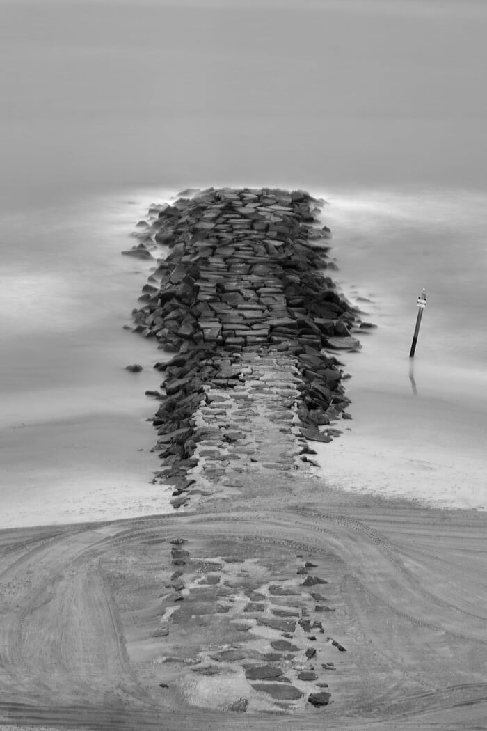Withstanding Stones von Geoffrey Ansel Agrons